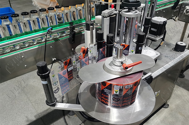 定點定位貼標(biāo)機(jī)